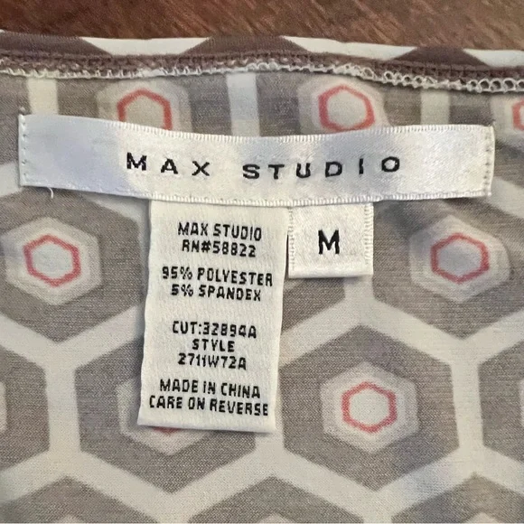 Max Studio • geometric Wrinkle-free Stretchy Soft Brown Tan White Red Top Medium - Picture 3 of 8